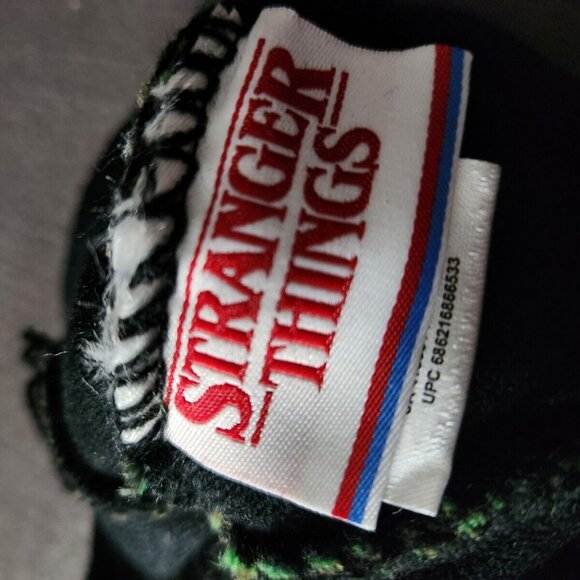 Stranger Things Camo Beanie Toque Hat OS Youth - Picture 3 of 4